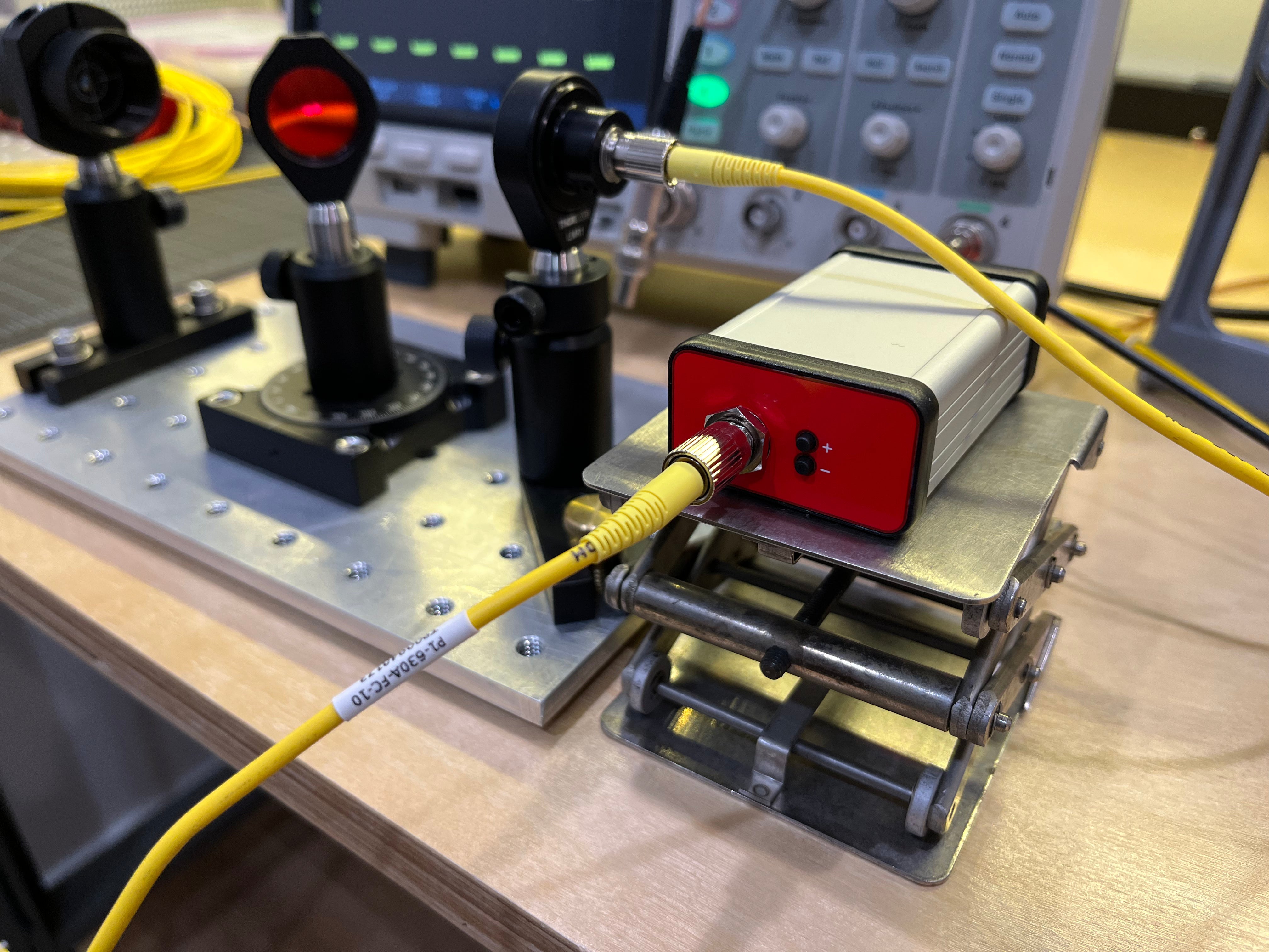 Measuring the out-of-band leakage for a 635-nm filter at 650-nm using the fiber-coupled laser diode (LDFC-01) and the LiPo-powered photodetector (TIA-R-01).